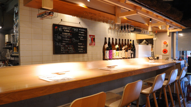 落ち着きと温もりが漂う、兜町の隠れ家空間